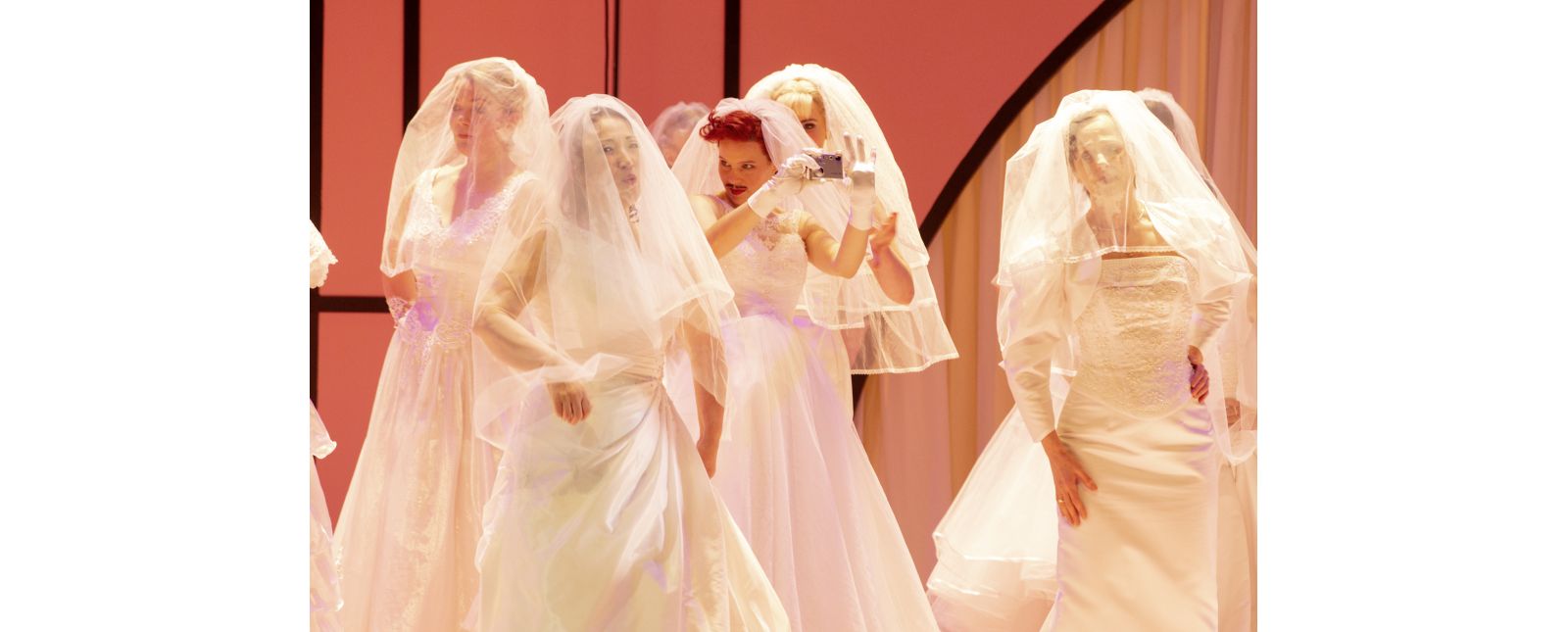 Die Hochzeit des Figaro // Inga Schäfer / Janina Staub / Opernchor // 2020 // Rainer Muranyi