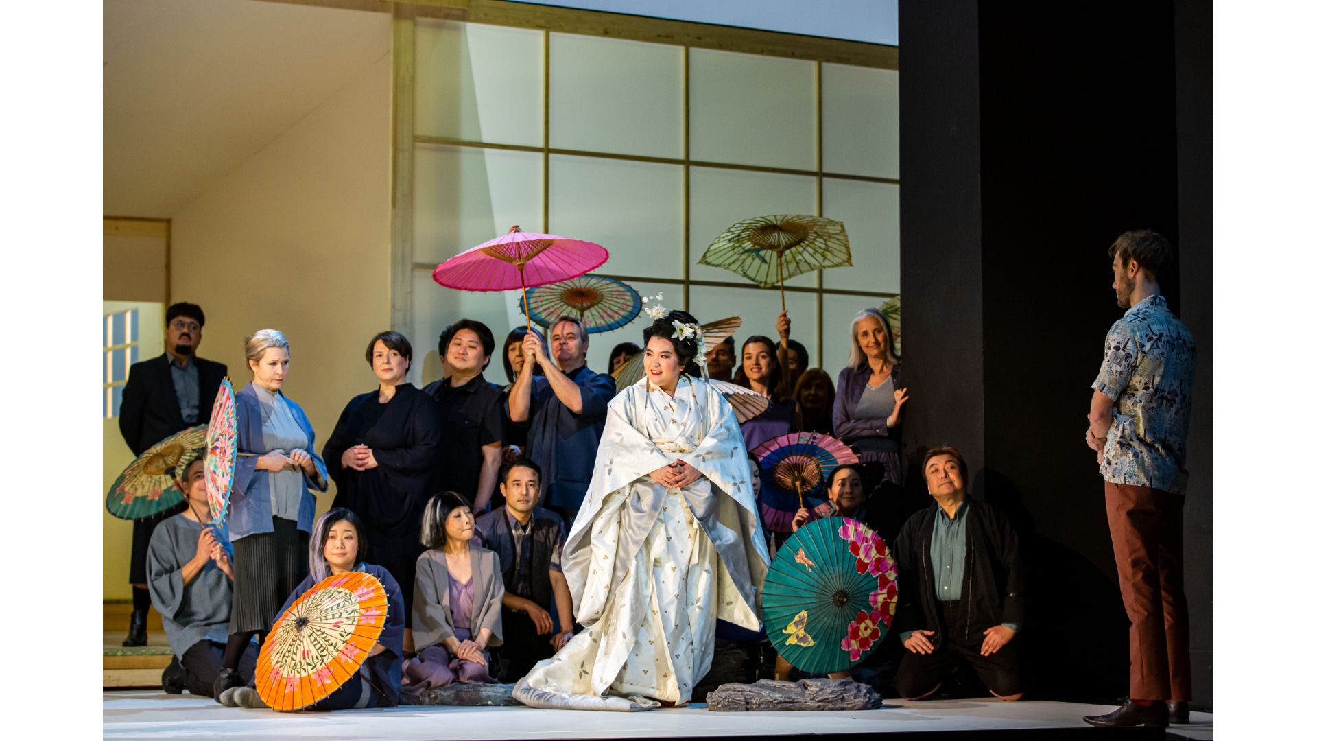 MADAMA BUTTERFLY // Junbum Lee / Irina Jae Eun Park / John Carpenter / Opernchor des Theater Freiburg // Foto: Laura Nickel