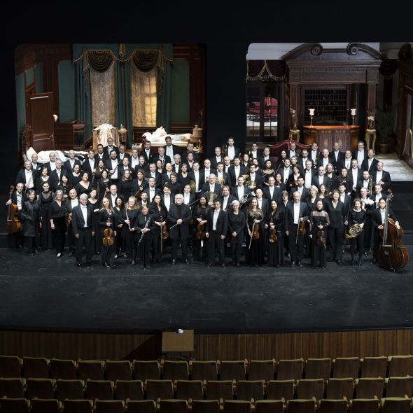 Das Orchester der Deutschen Oper Berlin im Bühnenbild der Neuproduktion ARABELLA im März 2023.