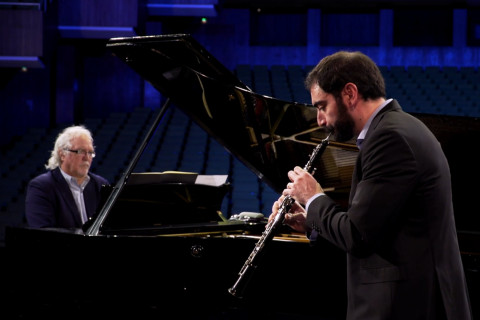 Juan Pechuan Ramirez spielt aus den Romanzen von Schumann Juan Pechuan Ramirez spielt aus den Romanzen von Schumann