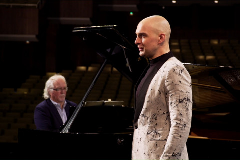 Matthew Newlin singt die Arie des Lenskij Matthew Newlin singt die Arie des Lenskij