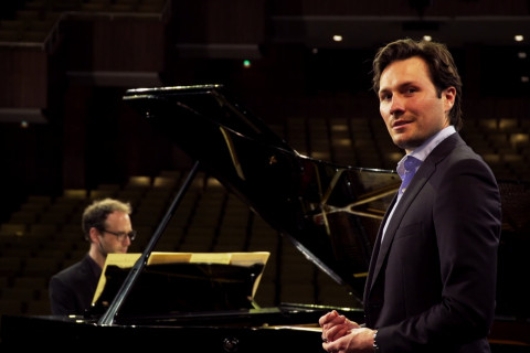 Samuel Dale Johnson singt die Arie des Onegin Samuel Dale Johnson singt die Arie des Onegin