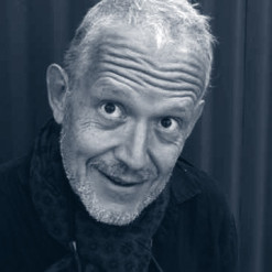 Dirk van den Berg (Portrait) | Beim Dreh in Addis Abeba, Äthiopien | Olivia Furtwängler