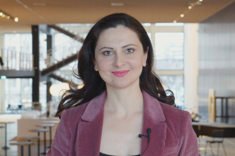 100 Sekunden mit: Elena Tsallagova 100 Sekunden mit: Elena Tsallagova