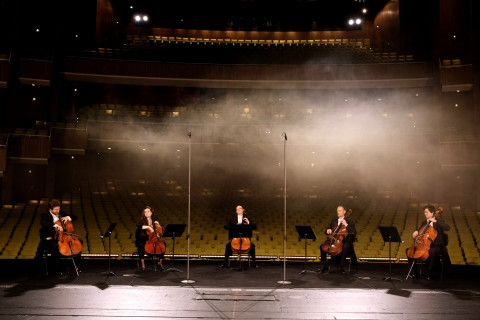 Fünf Cellisten spielen Libera me aus Verdis MESSA DA REQUIEM Fünf Cellisten spielen Libera me aus Verdis MESSA DA REQUIEM