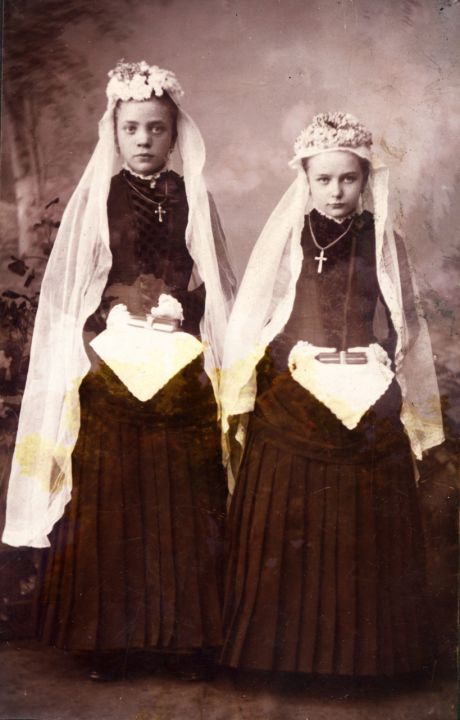 Klara und Elfi | Essen 1900 |  2023 Regina Minwegen Klara und Elfi | Essen 1900
