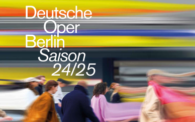 Dieses Bild ist rein illustrativ. Menschen, die durch Verläufe mit KI verfremdet werden gehen zur rechten Bildseite. Im oberen Bildteil sind Farbbalken. Auf dem Bild steht "Deutsche Oper Berlin 24/25".